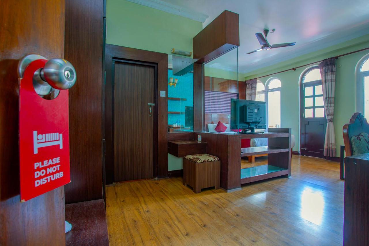 Hotel Snowland Pokhara Bagian luar foto